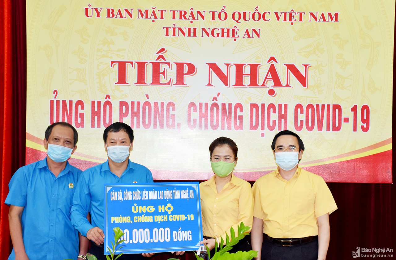 Ủy ban MTTQ tỉnh Nghệ An tiếp nhận 335 triệu đồng ủng hộ phòng, chống dịch Covid-19.