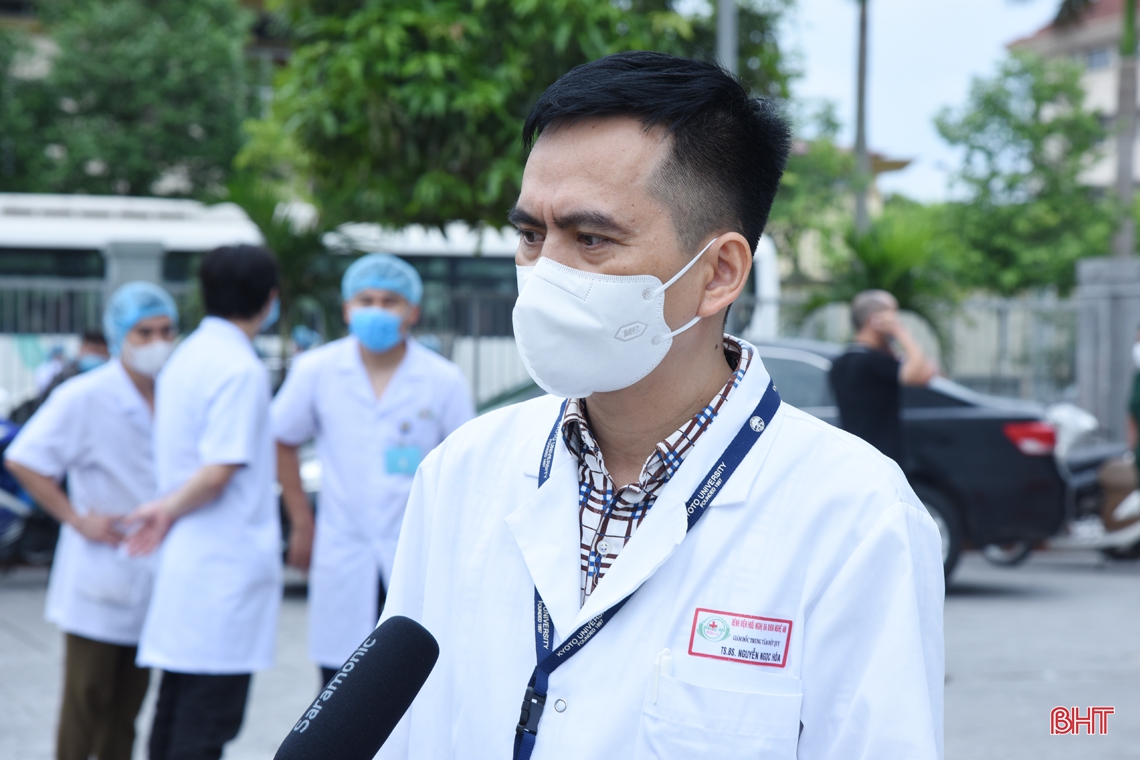 Tăng viện cho Hà Tĩnh, cán bộ y tế Nghệ An lấy khoảng 4.000 mẫu xét nghiệm