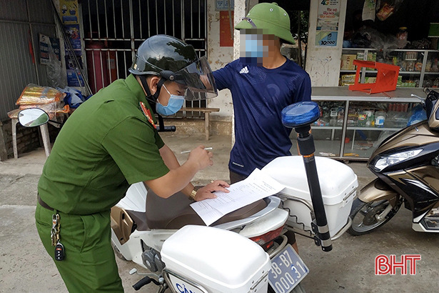 Can Lộc xử phạt 22 trường hợp không đeo khẩu trang nơi công cộng