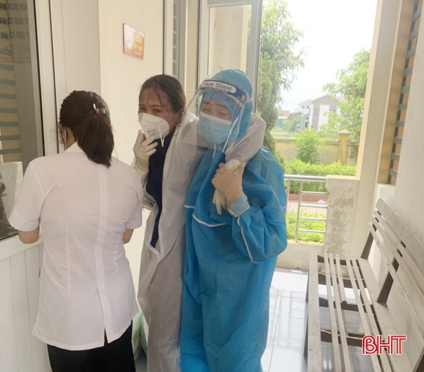 Ngành Y tế Hà Tĩnh huy động tổng lực tăng tốc truy vết, xét nghiệm ở vùng phong tỏa ca bệnh mới