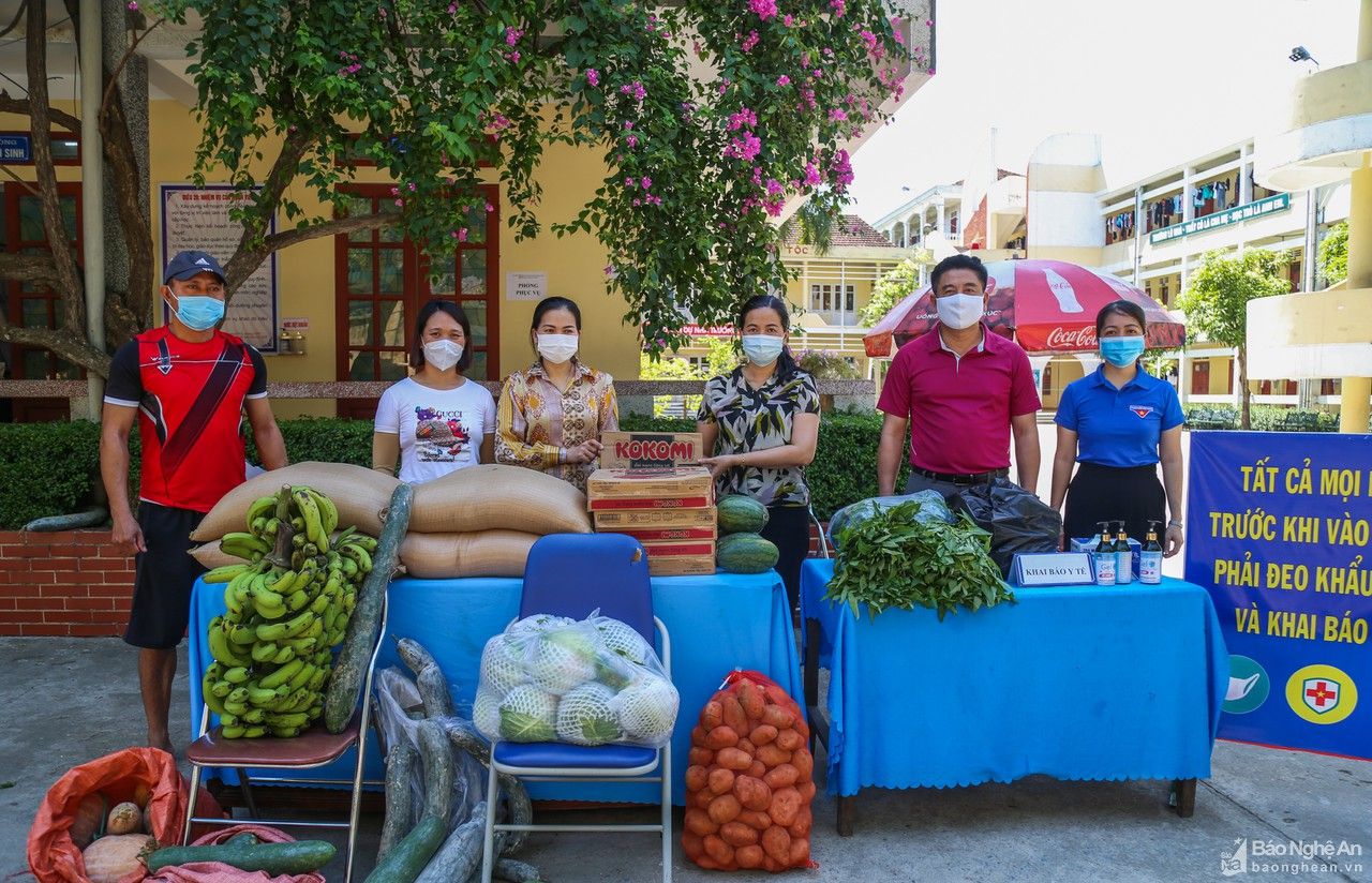  Cận cảnh học sinh nội trú ở Nghệ An ôn thi giữa mùa dịch