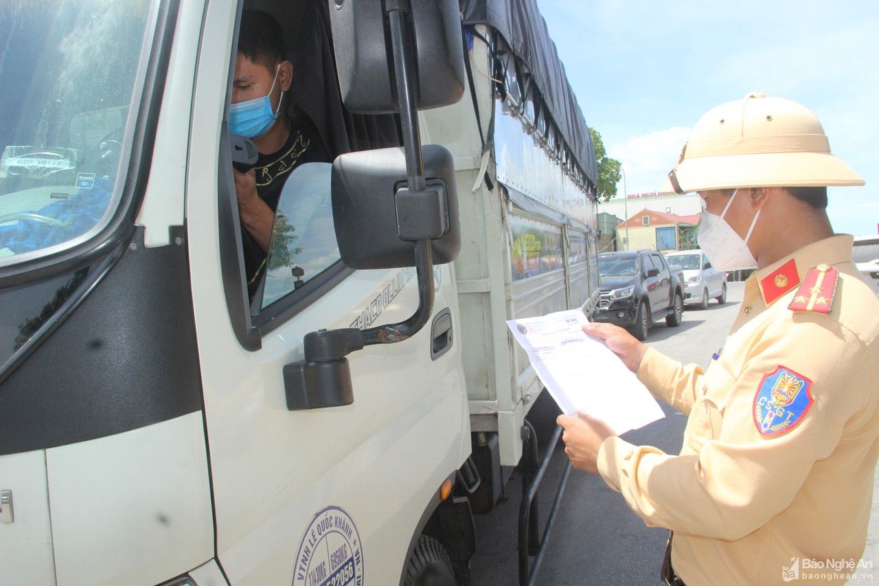 Nhiều quy định mới, nghiêm ngặt trong phòng, chống dịch vừa được TP Vinh ban hành