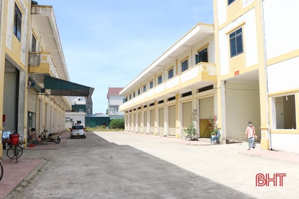 Di dời chợ nông sản TP Hà Tĩnh: Không thể chờ đợi thêm!