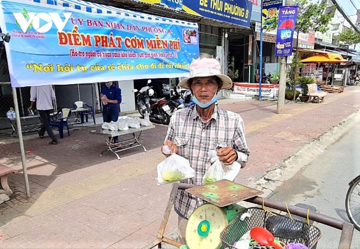 Cà Mau lan tỏa “cơm 0 đồng” giúp người dân vượt khó trong đại dịch