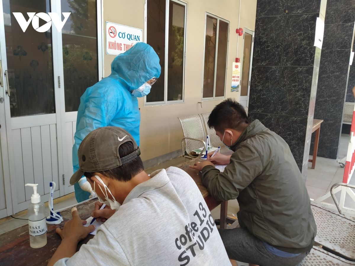 Nhiều địa phương ghi nhận có ca mắc COVID-19 mới, khẩn trương truy vết, khoanh vùng