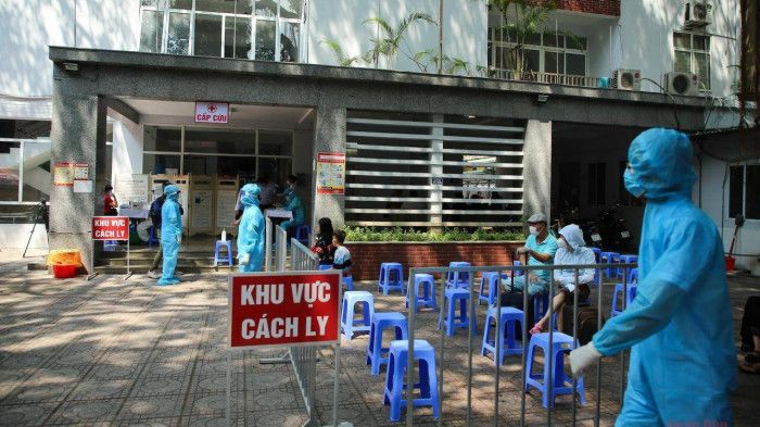 Hà Nội thêm 19 ca Covid-19, có 3 nhân viên nhà thuốc