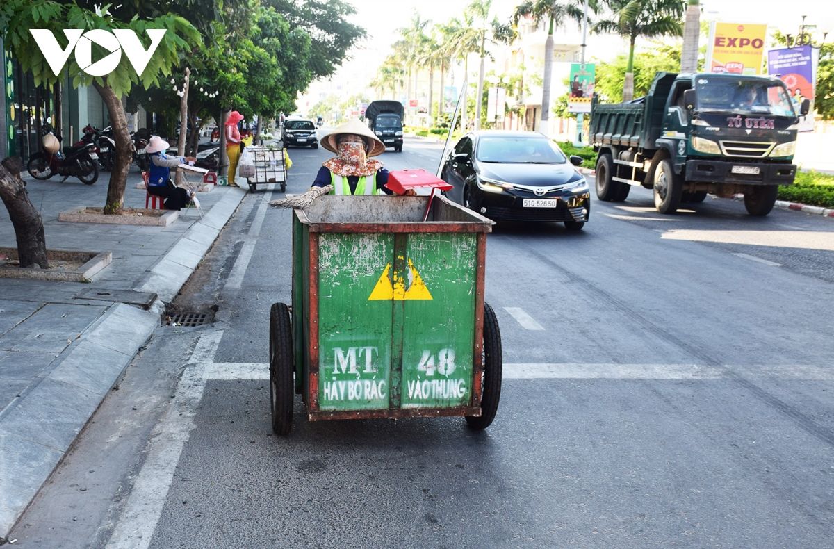 Chùm ảnh: Dịch lây lan nhanh, đường phố Tuy Hòa (Phú Yên) vắng người 