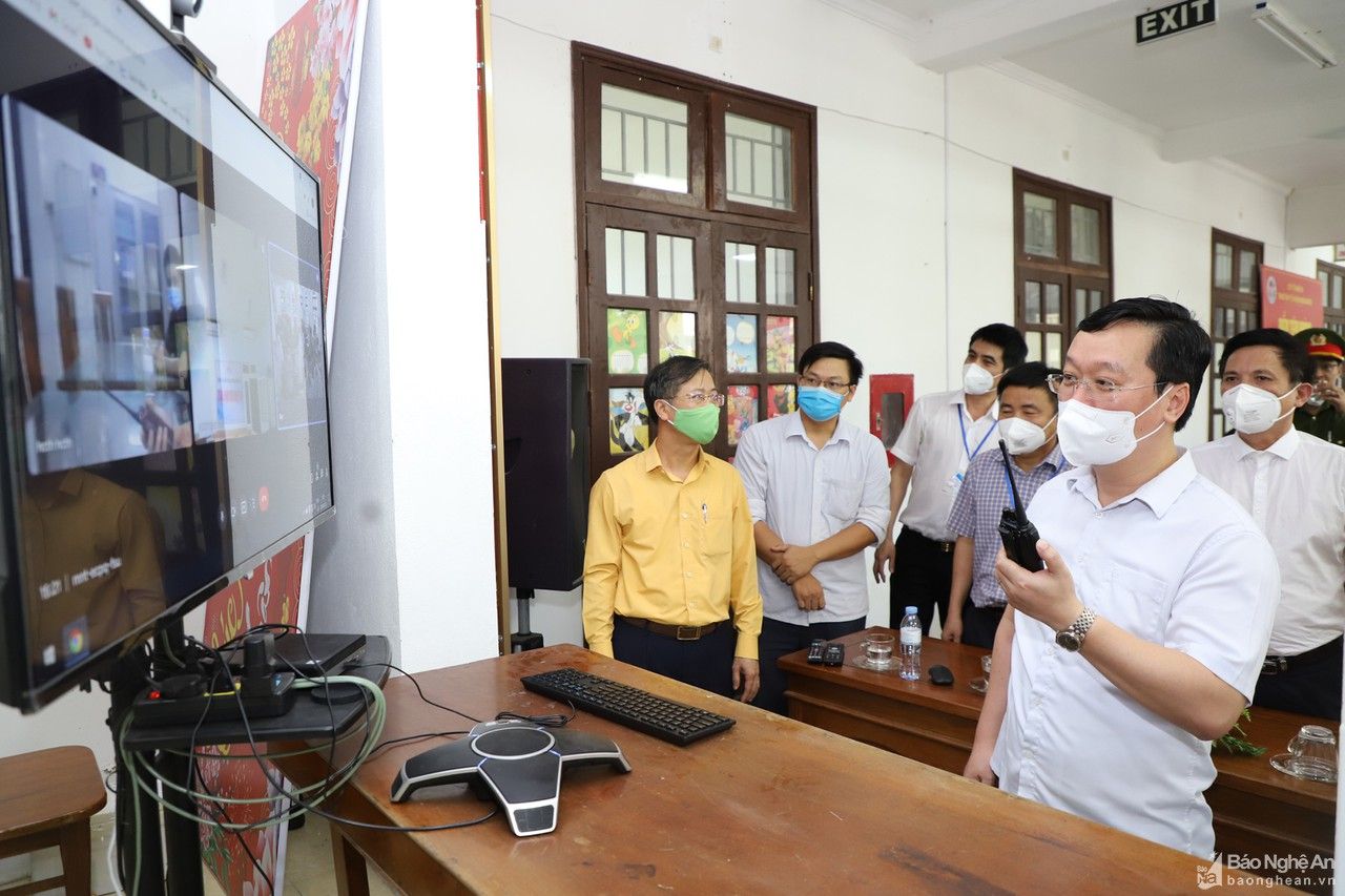 Chủ tịch UBND tỉnh Nguyễn Đức Trung thăm, kiểm tra tại các đơn vị tuyến đầu phòng, chống dịch 