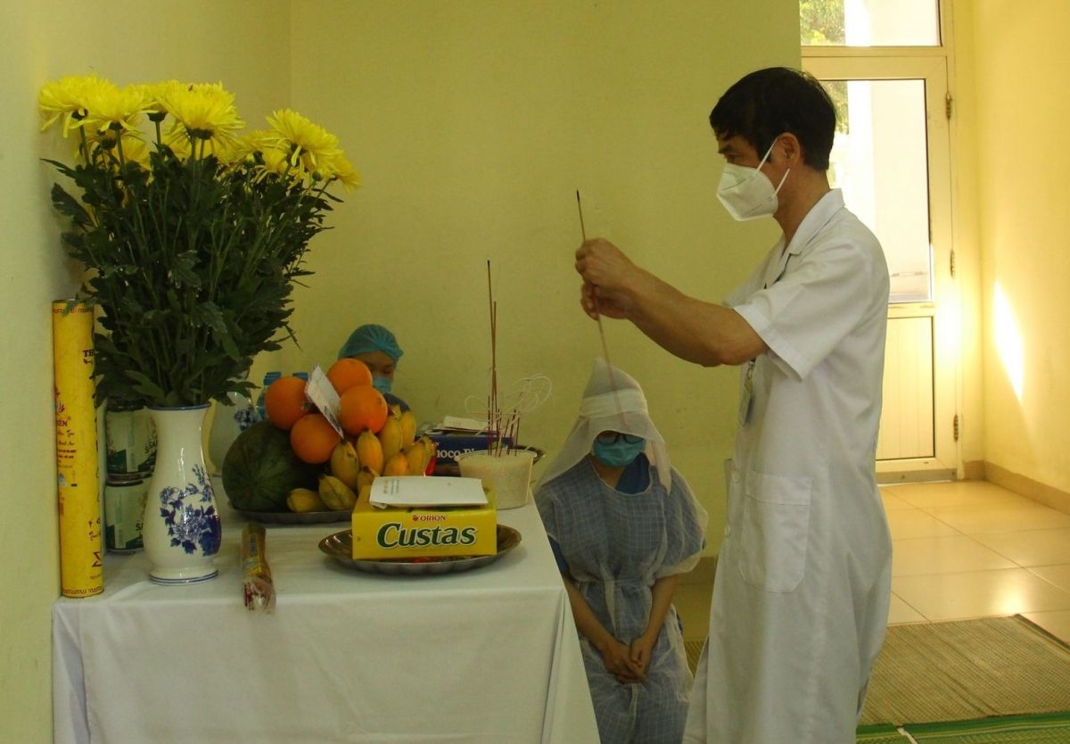 Nữ điều dưỡng không thể về chịu tang mẹ do tham gia chống dịch COVID-19