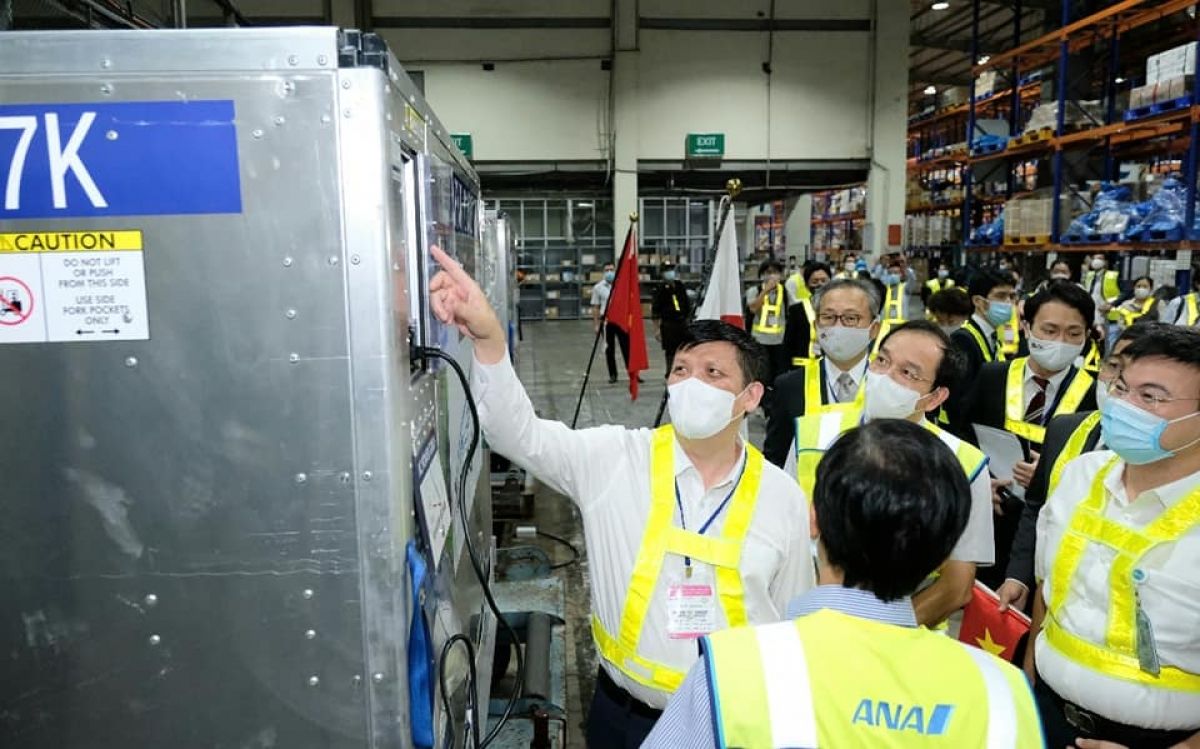 Gần 1 triệu liều vaccine của Chính phủ Nhật Bản tặng đã về Việt Nam