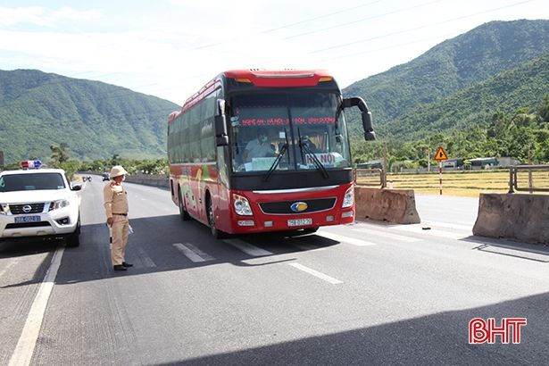 Phạt 8,5 triệu đồng xe khách chở 29 người từ Bình Dương về Hà Tĩnh không có lệnh xuất bến