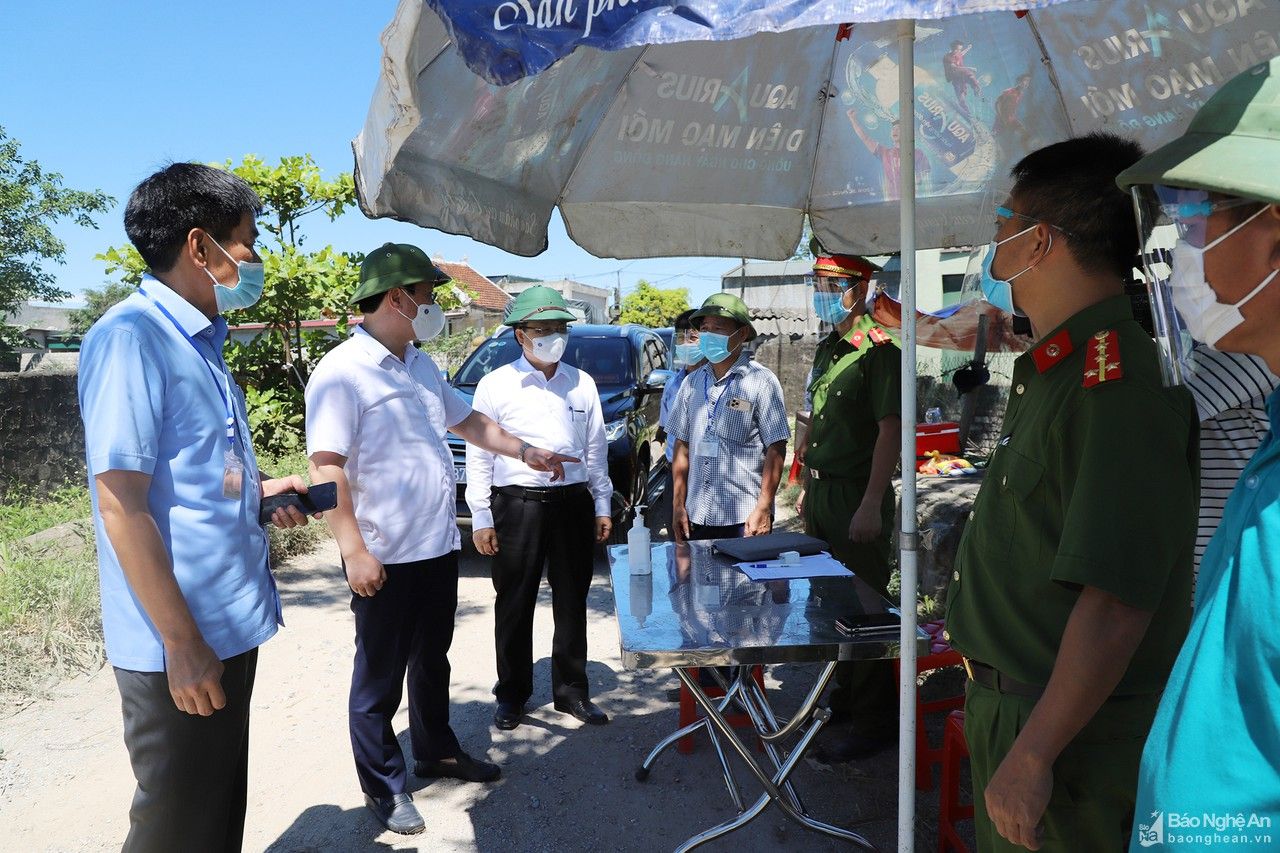 Chủ tịch UBND tỉnh: Chủ động, quyết liệt để khống chế, kiểm soát dịch Covid-19 ở Diễn Châu 