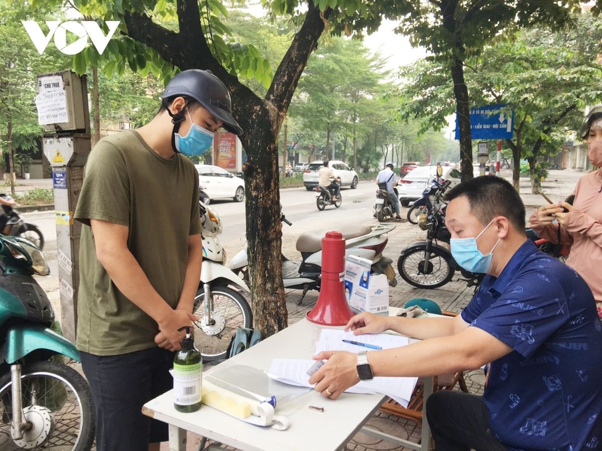 Rút kinh nghiệm, điều chỉnh linh hoạt trong kiểm tra tại các chốt kiểm soát ở Hà Nội