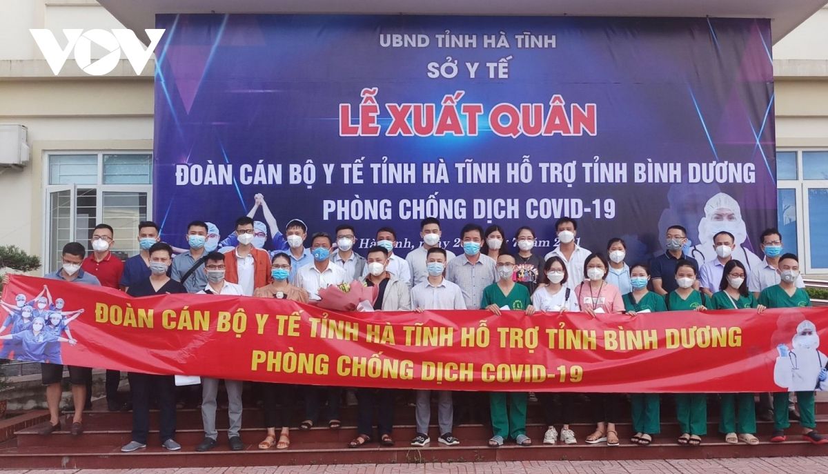 Đoàn cán bộ y tế Hà Tĩnh lên đường hỗ trợ Bình Dương chống dịch Covid-19