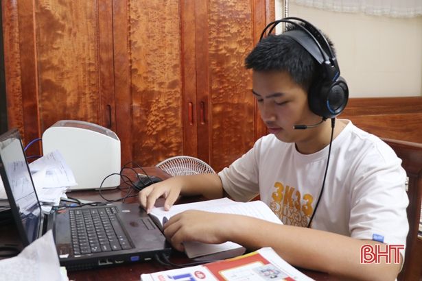 Âm nhạc giúp thủ khoa đầu vào môn Vật lý Trường Chuyên Hà Tĩnh “thăng hoa”&nbsp;