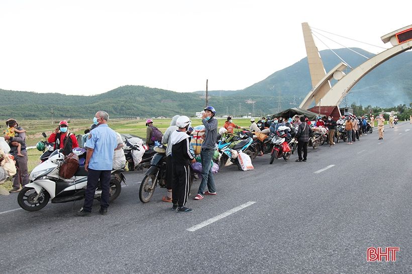 Hà Tĩnh chủ động phương án phòng dịch khi gia tăng lượng người đi xe máy từ miền Nam về quê