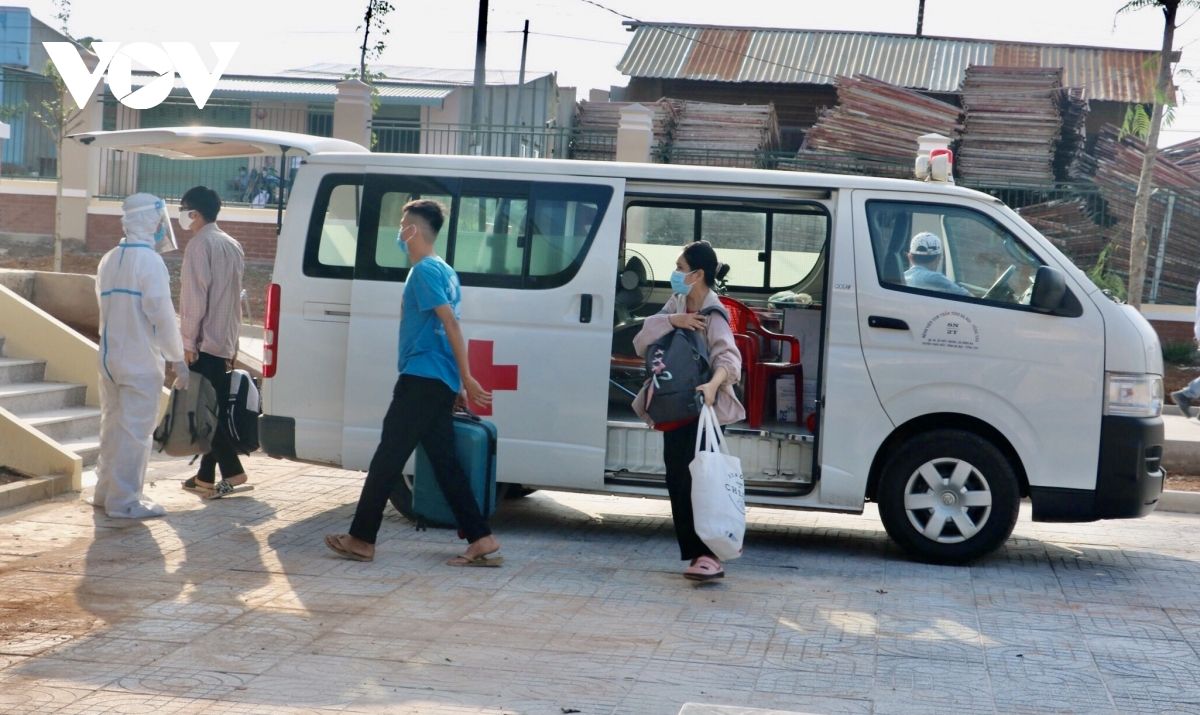 Bà Rịa – Vũng Tàu di chuyển hơn 700 người đang cách ly về địa điểm mới