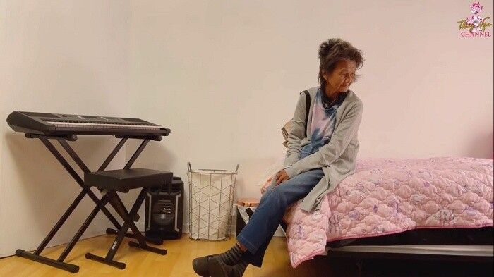 Thúy Nga bật khóc tổn thương vì bị tấn công khi giúp cựu ca sĩ Kim Ngân