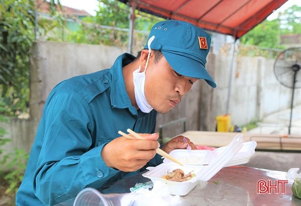 Công an viên, thôn đội trưởng - cánh tay đắc lực cho tuyến đầu chống dịch