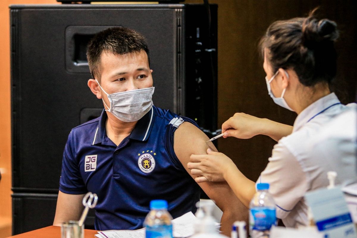 100% thành viên của Hà Nội FC đã tiêm 2 mũi vaccine Covid-19