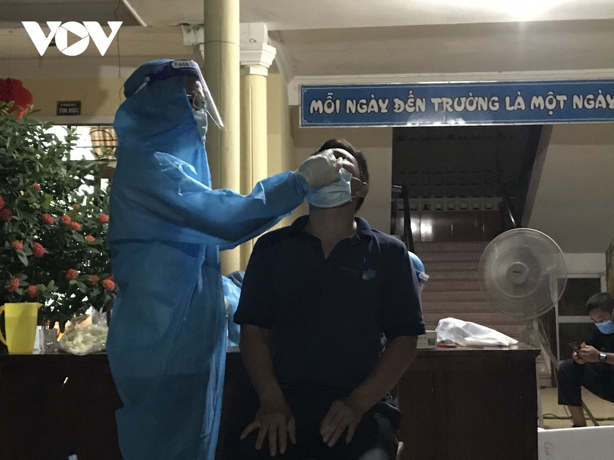 Nam bác sĩ tại Nghệ An dương tính với SARS-CoV-2 sau khi hoàn thành cách ly