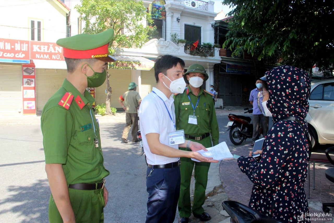 Người dân TP Vinh chấp hành nghiêm yêu cầu 