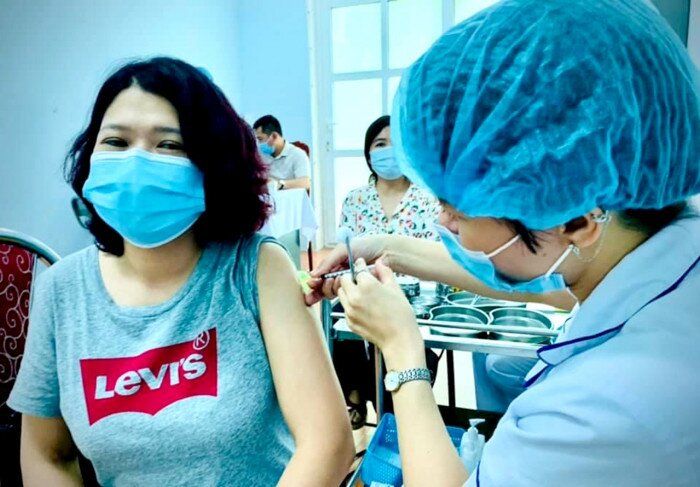 Hà Nội tiếp tục thu hồi thêm văn bản "tiêm vaccine Covid-19 phải trả tiền"