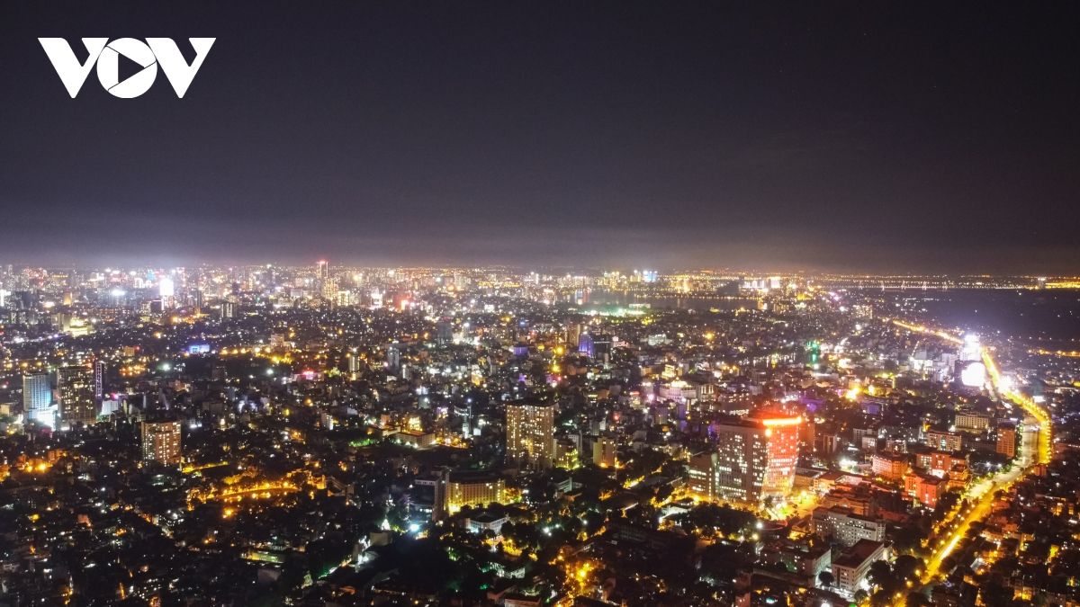 Ngắm nhìn tối Hà Nội từ trên cao những ngày giãn cách xã hội