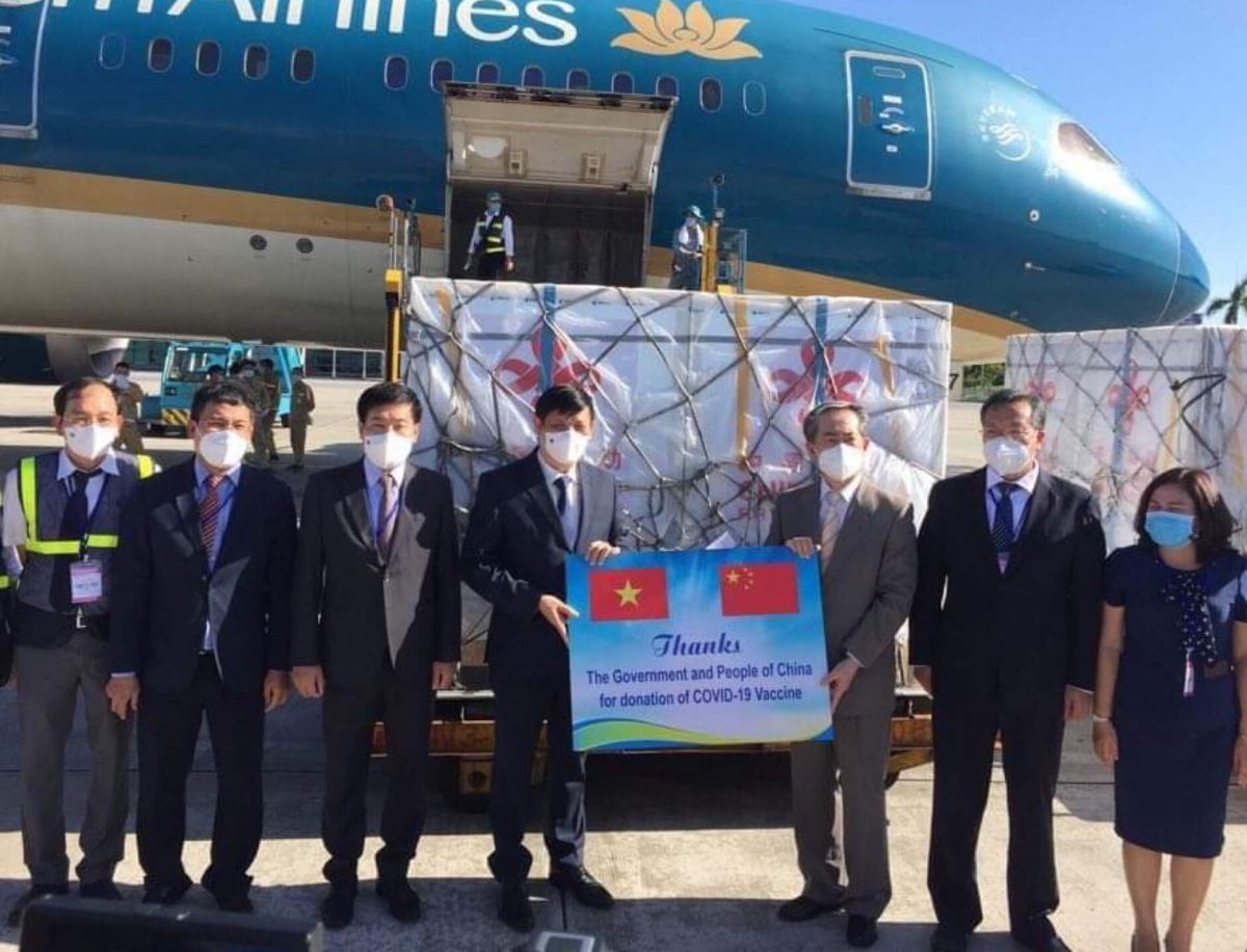 Việt Nam tiếp nhận 500.000 liều vaccine Sinopharm của Trung Quốc