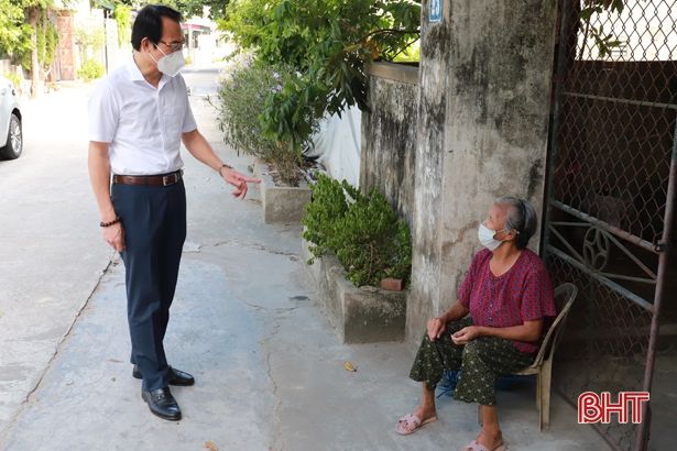 Bên trong thị trấn Xuân An ngày đầu thực hiện phong toả