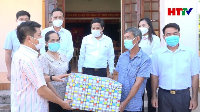 Lãnh đạo tỉnh thăm và tặng quà một số đối tượng chính sách