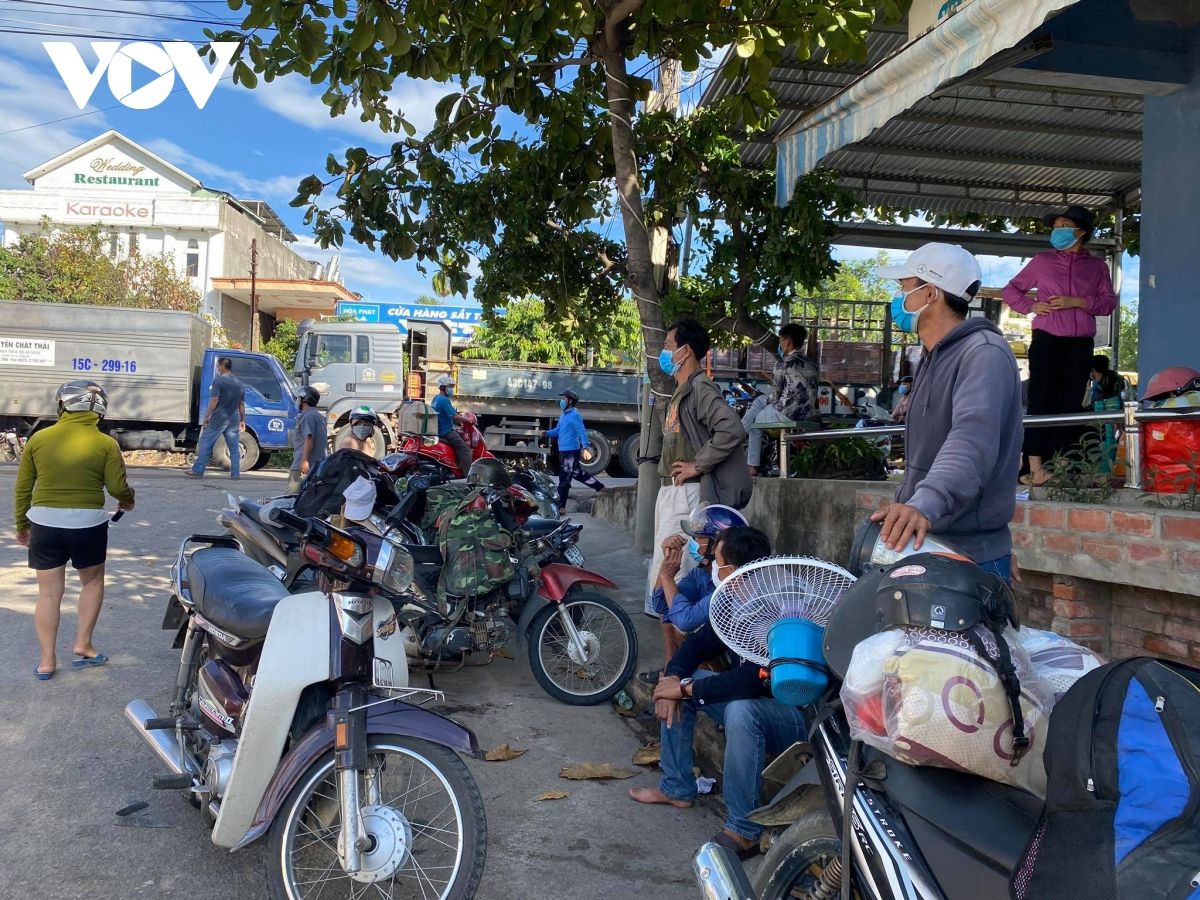 Quảng Nam đề nghị Đà Nẵng không để người tự phát về quê