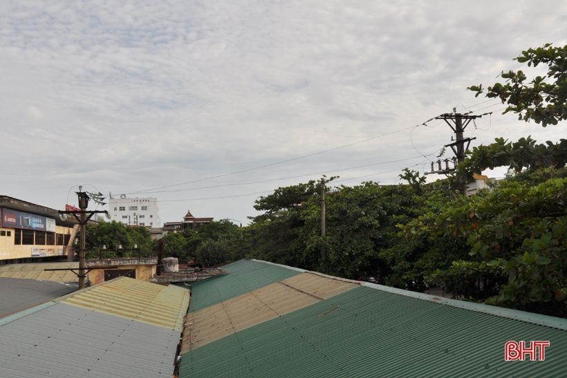 Lưới điện mất an toàn: Ngành điện giục, Ban Quản lý chợ Hà Tĩnh “câu giờ”!