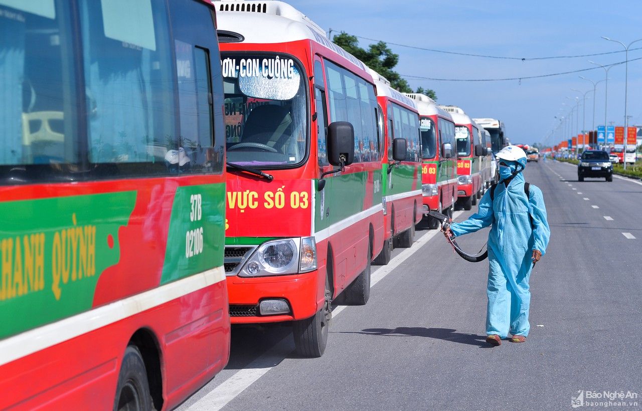 Nghệ An đón gần 1.000 lao động từ Bắc Giang trở về