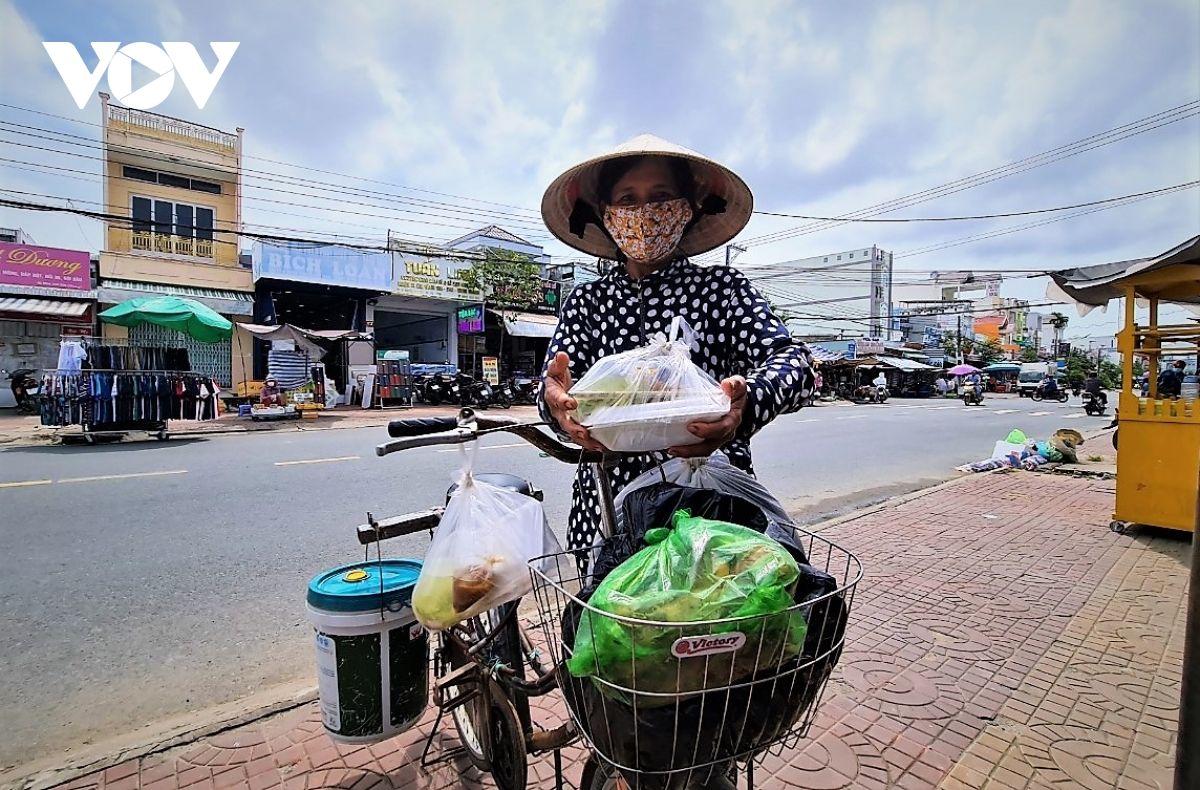 Cà Mau lan tỏa “cơm 0 đồng” giúp người dân vượt khó trong đại dịch