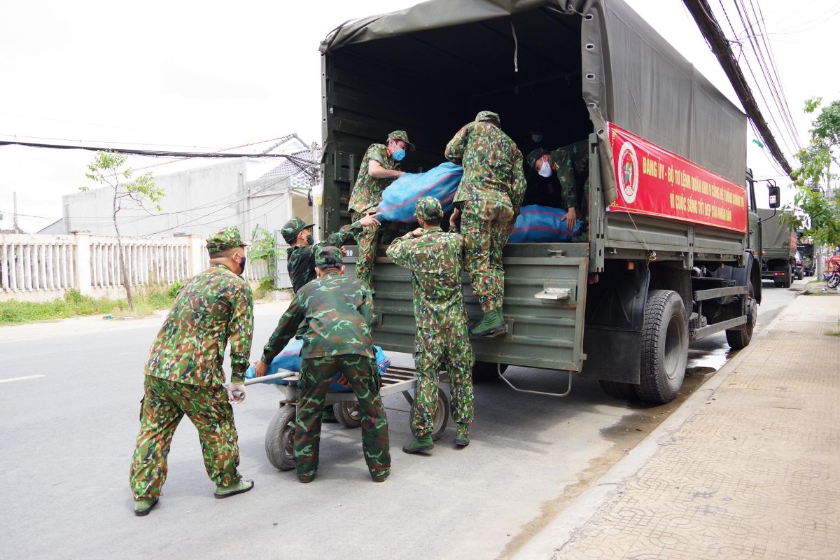 Quân khu 9 mua nông sản ở Sóc Trăng hỗ trợ bà con TP.HCM