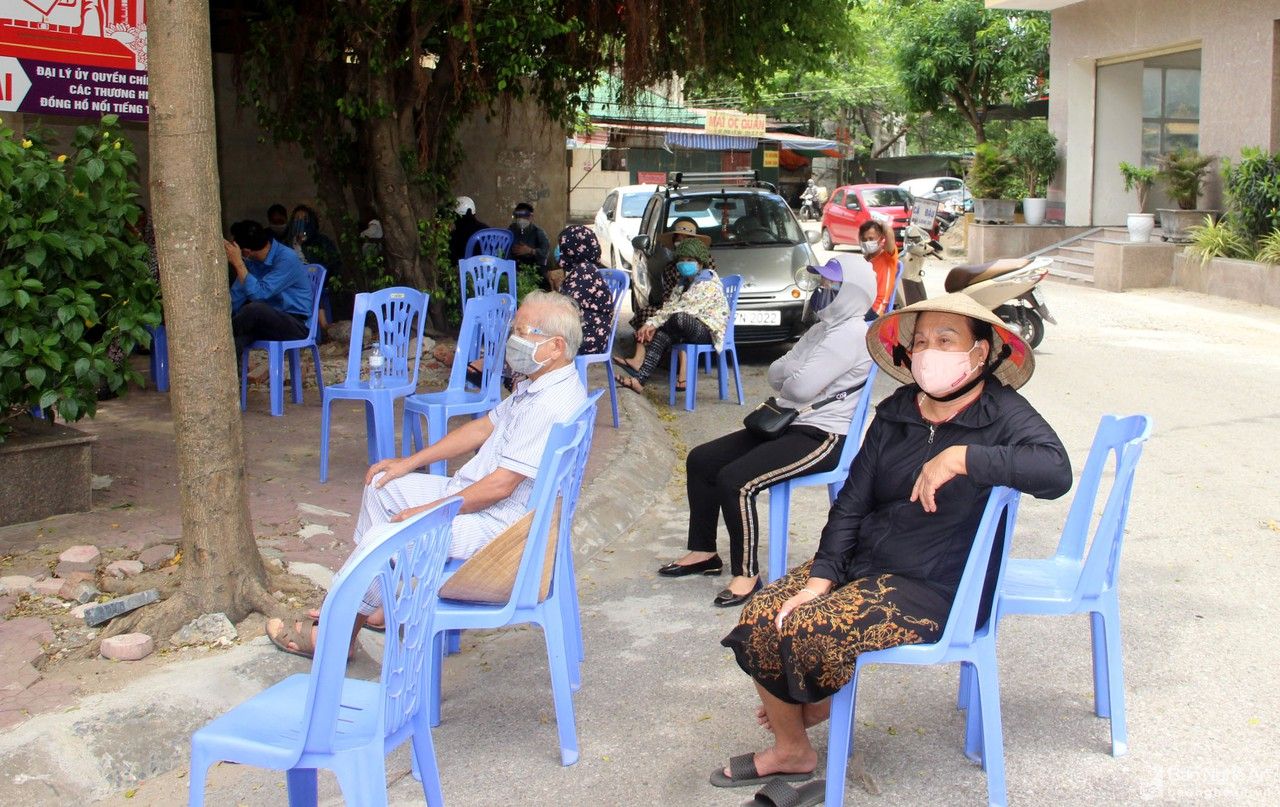 Phong tỏa tạm thời chợ Quang Trung, lấy mẫu xét nghiệm cho toàn bộ tiểu thương