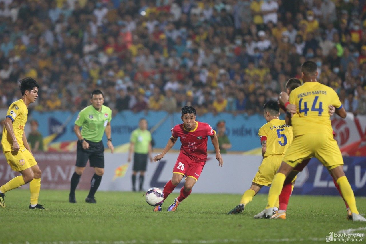 V-League tiếp tục hoãn khiến thầy Park lo lắng cực độ?