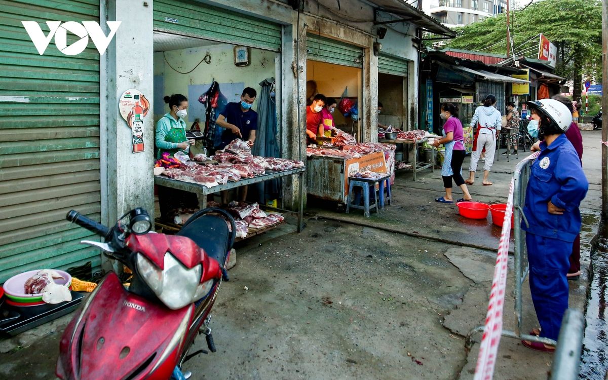 Hà Nội phát phiếu cho người dân luân phiên đi chợ và ra đồng