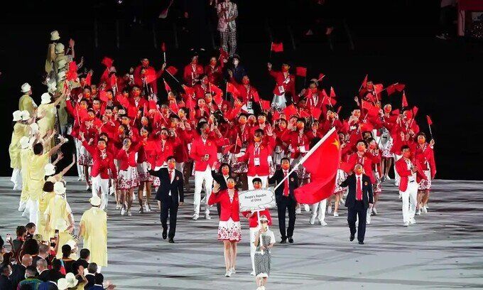 Chùm ảnh Olympic 2021 khai mạc đầy sắc màu, không một bóng khán giả