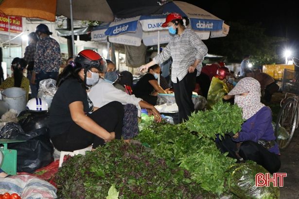 Di dời chợ nông sản TP Hà Tĩnh: Không thể chờ đợi thêm!