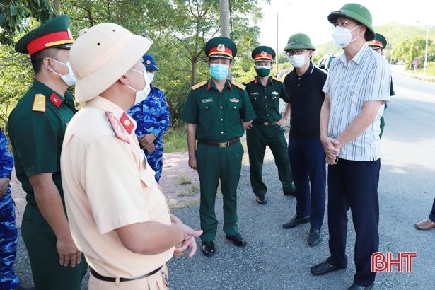 Bên trong thị trấn Xuân An ngày đầu thực hiện phong toả