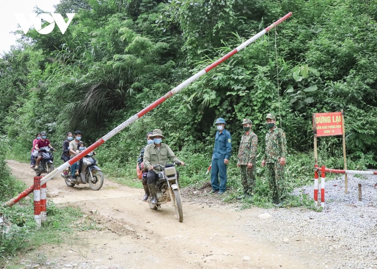 Bộ đội biên phòng Điện Biên căng mình chống dịch ở các chốt dọc biên giới