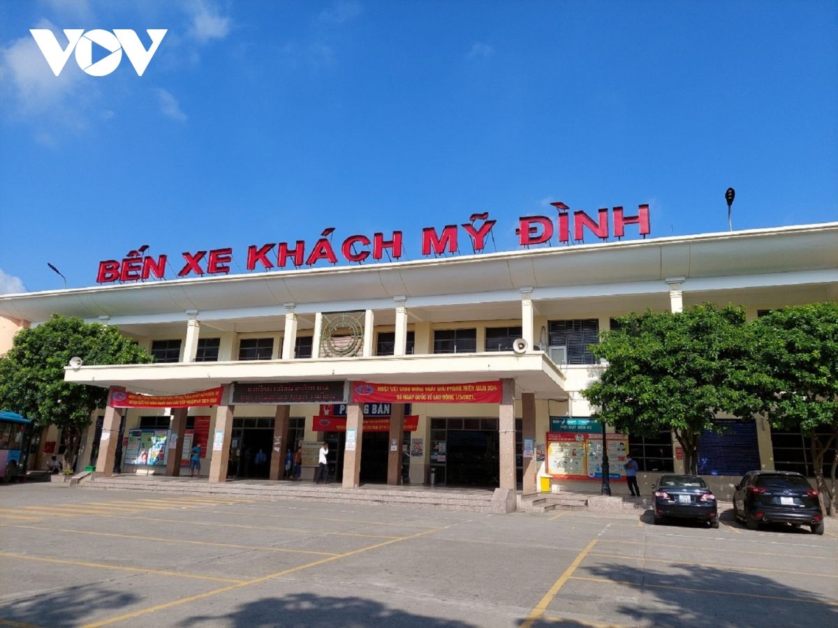 Bến xe ở Hà Nội thưa xe, vắng khách do dịch Covid-19