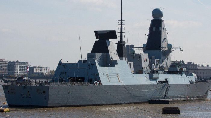 Biên phòng Nga công bố video đuổi, bắn cảnh cáo tàu chiến Anh