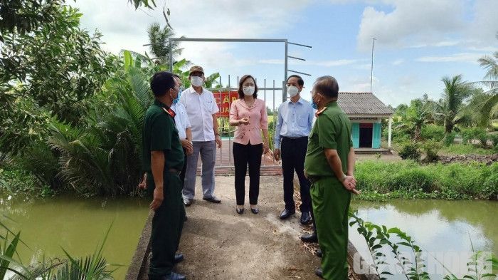 Bạc Liêu: Rào cầu bê tông, dỡ cầu khỉ, kéo xuồng lên bờ chống dịch