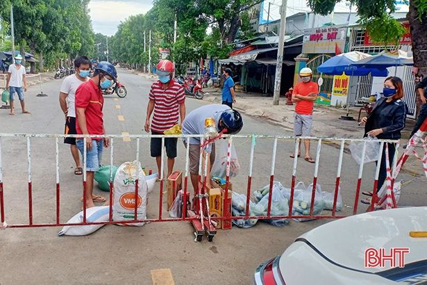 Tích cực chia sẻ, hỗ trợ công dân Hà Tĩnh trong vùng dịch miền Nam