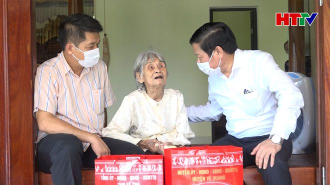 Lãnh đạo tỉnh thăm và tặng quà một số đối tượng chính sách