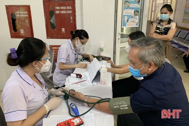 Hà Tĩnh đã tiêm an toàn vắc-xin phòng Covid-19 cho 25.793 người trong đợt thứ 3