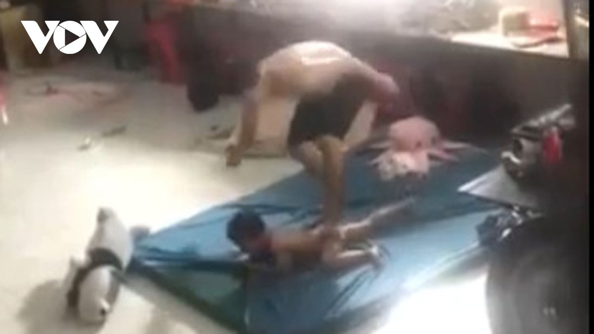 Người đàn ông đánh đập dã man bé trai&nbsp;5 tuổi ở Bình Dương